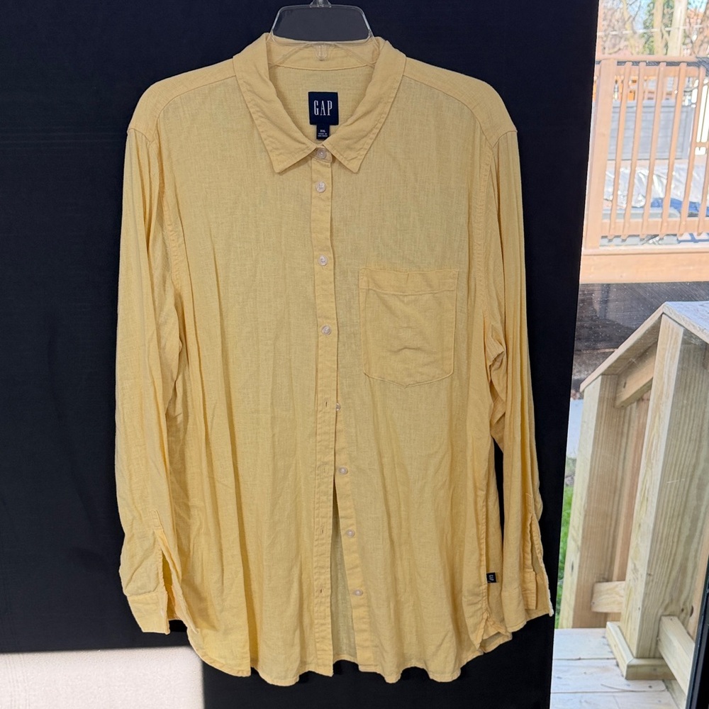 GAP Women’s Linen Casual Button Down in Light Yellow